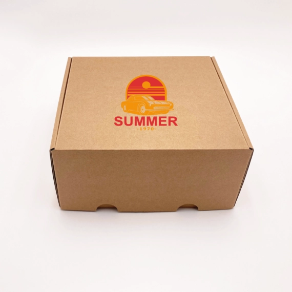 Personalisierbares Kraft-Postpack 36,5x24,5x3 CM | POSTPACK | SIEBDRUCK AUF EINER SEITE IN ZWEI FARBEN