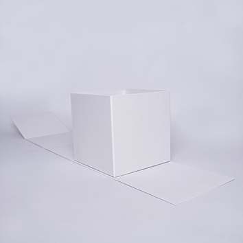 Boîte personnalisable cubique blanche aimantée